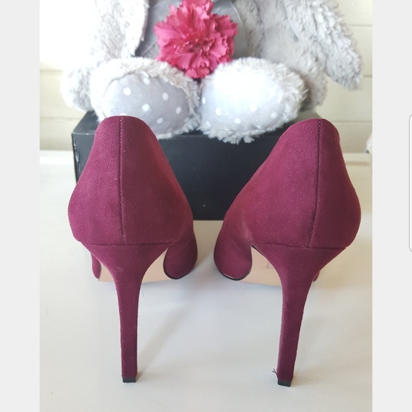 Pointy Heels - Picture 4 of 5